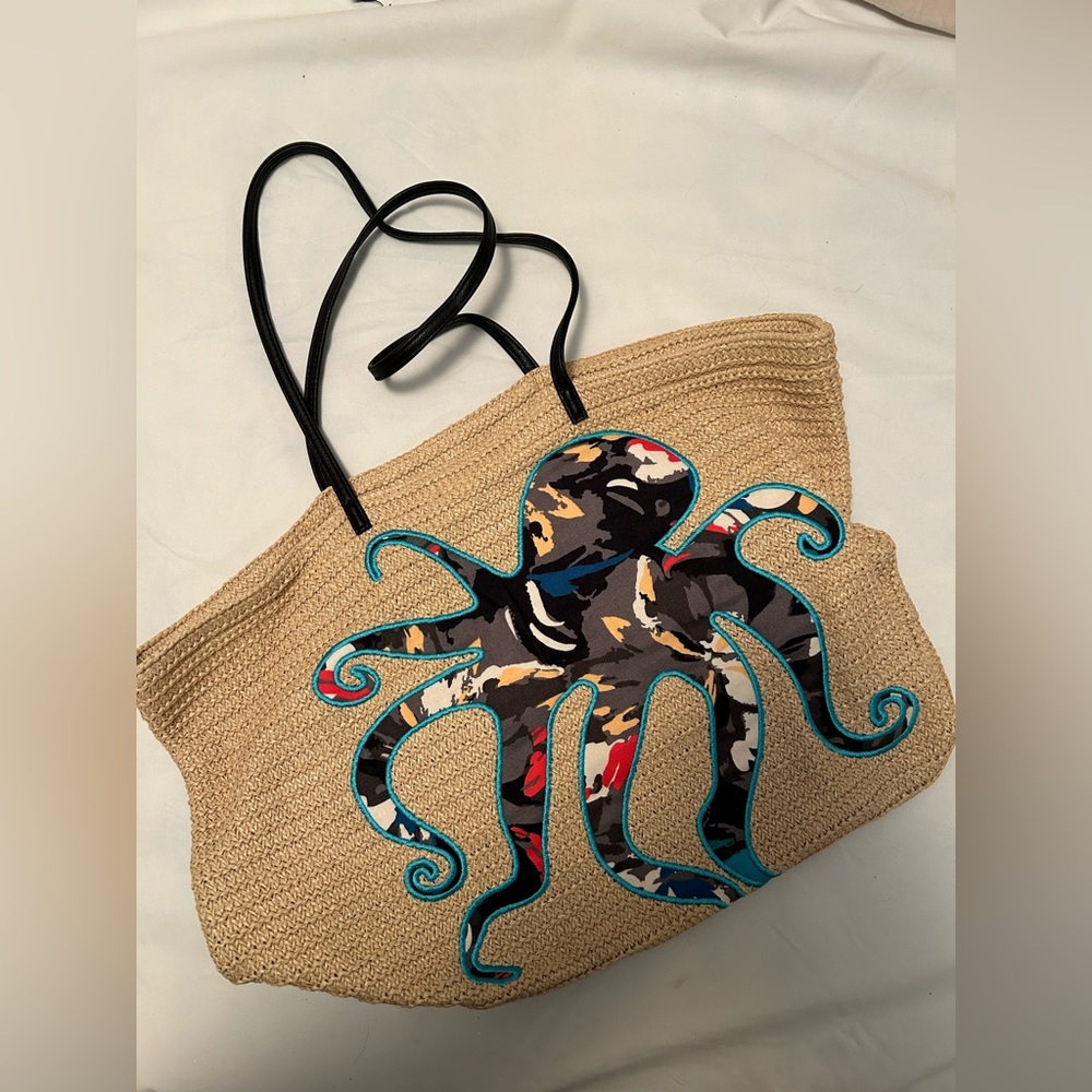 LIKE NEW ONLY USED ONCE Vera Bradley Straw Beach Bag